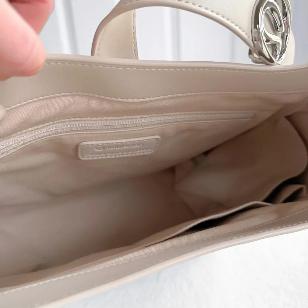 NWT Lululemon Leather Alternative Shoulder Bag 8L – Cashew – SOLD OUT - Picture 8 of 16